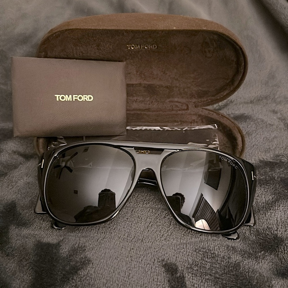 Authentic Tom Ford Fender Aviator Sunglasses black.